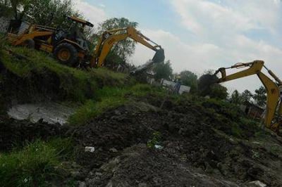 La Provincia avanza con tareas de limpieza y saneamiento de zanjas en terrenos de La Olla 	