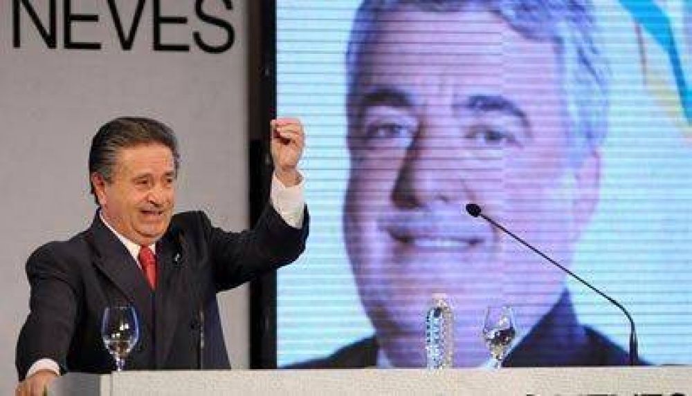 La Pelea: Duhalde se saca de encima a Das Neves