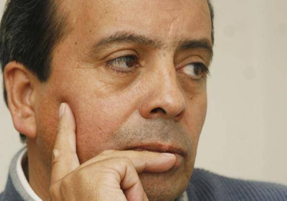 "Que Saiz se afilie al PJ si es tan fan�tico de Cristina" La dura embestida de Casta��n no fue s�lo contra el gobernador sino alcanz� al presidente de la UCR.