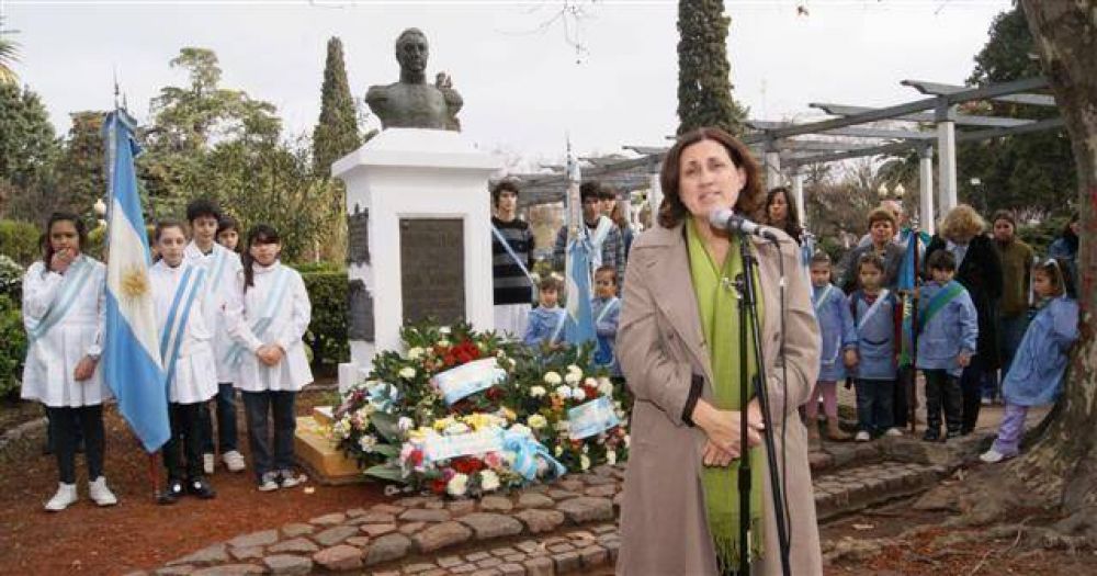 LUJ�N - LA INTENDENTA GRACIELA ROSSO RECORD� AL GENERAL JOS� DE SAN MART�N 