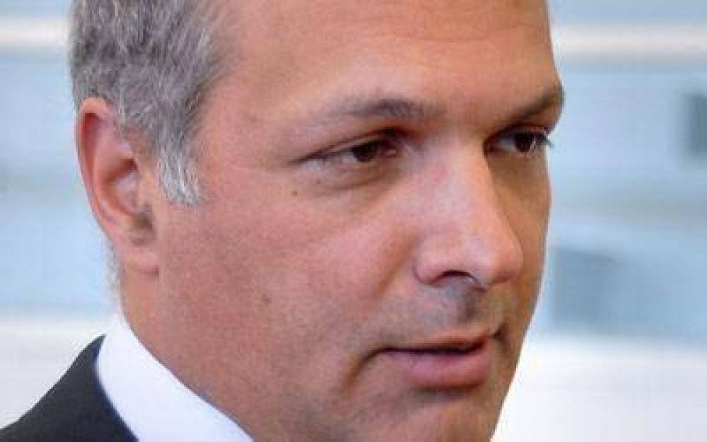 Buzzi ser� uno de los 155 pol�ticos que debatir�n los desaf�os del tercer milenio