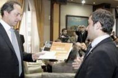 Provincia otorg� a Berazategui 700 mil pesos para obras