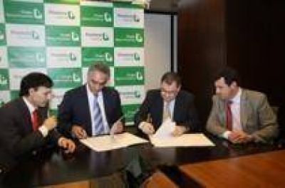 Florencio Varela firm� un convenio con el Bapro para adquirir equipo vial 