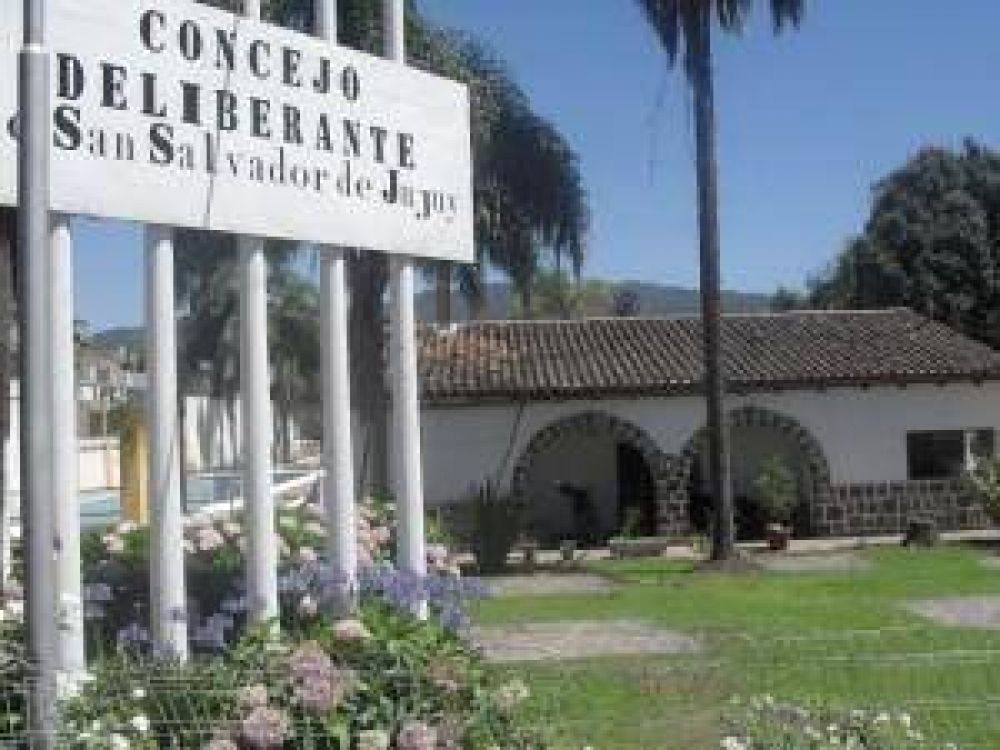 Integrantes de una agrupaci�n social tomaron el Concejo Deliberante capitalino y amenazaron de muerte a Ediles