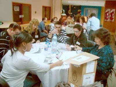 Radicales esperan revertir la diferencia con el FpV