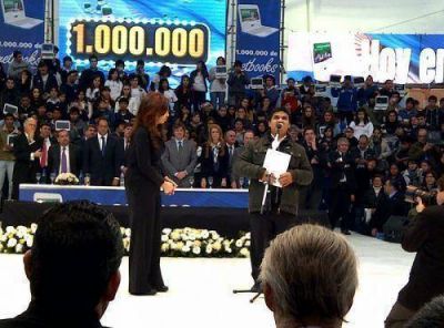 Alumno misionero recibi� la netbook un mill�n