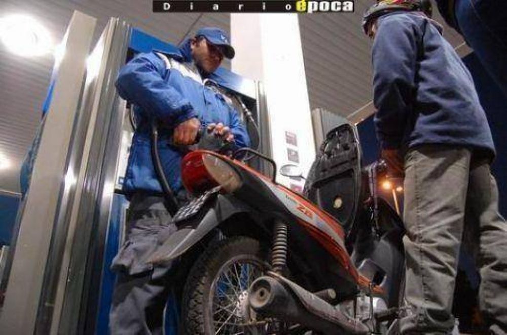 Largas filas y faltante en estaciones a pesar de los aumentos aplicados