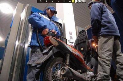 Largas filas y faltante en estaciones a pesar de los aumentos aplicados