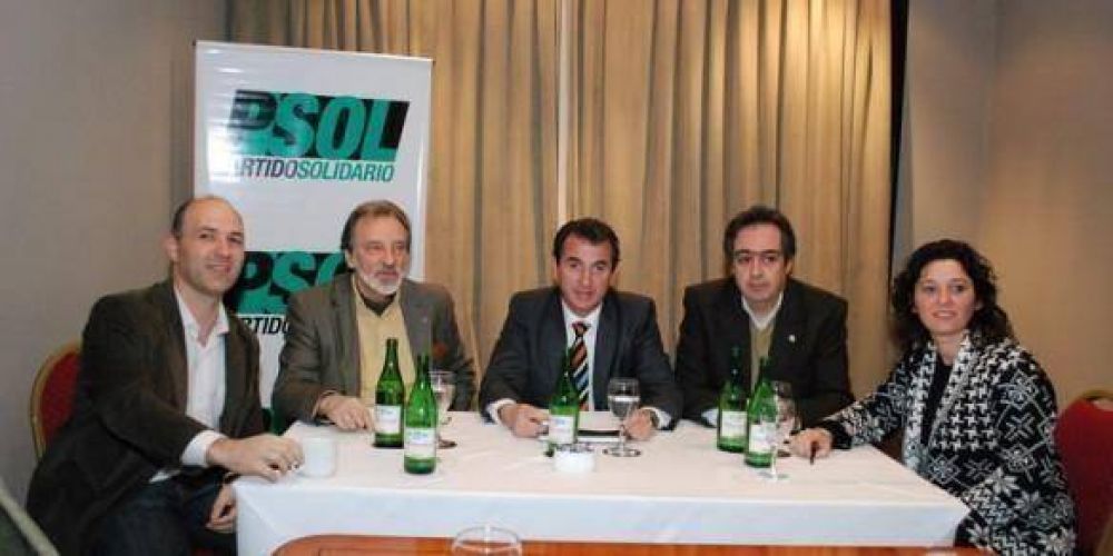 El PJ y el Partido Solidario sellaron su apoyo a Cristina