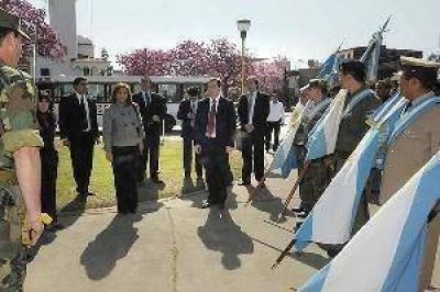 El gobernador Zamora presidi� el homenaje al Gral. Jos� de San Mart�n