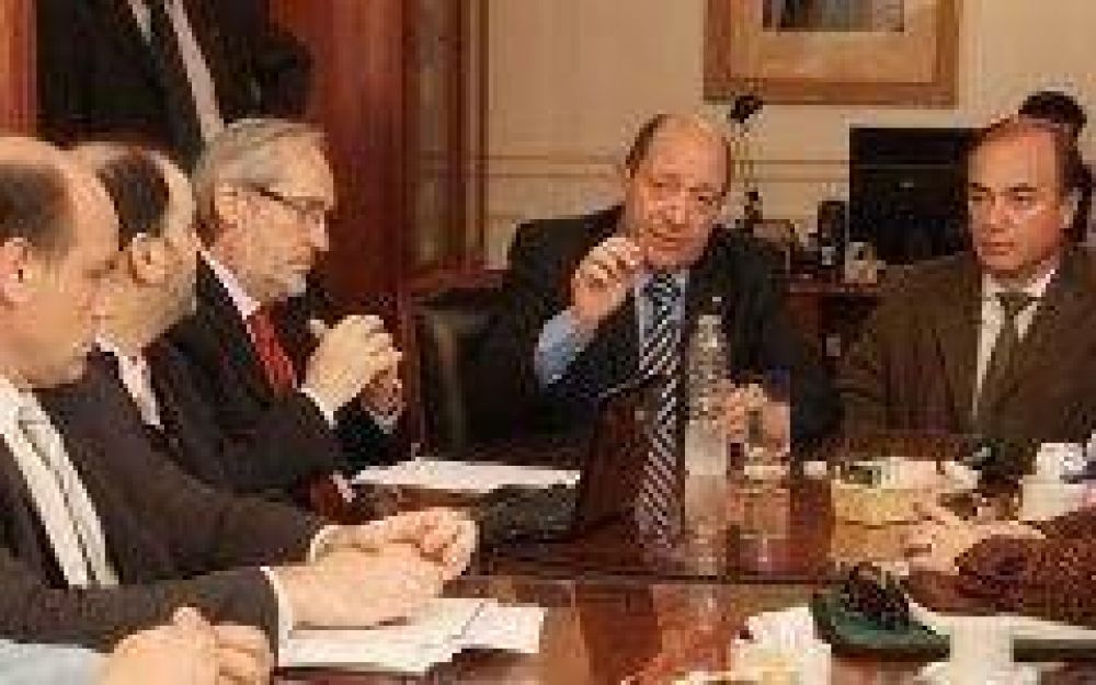 Superti se reuni� con Diputados 
