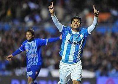 Racing gole�, ilusion� a su gente y se acerc� a la punta