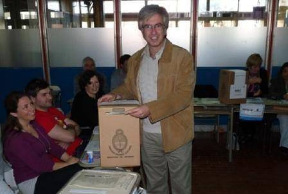 Almada: �Est� claro que hay sectores que estrat�gica y pol�ticamente han demostrado un desinter�s por el distrito, y eso en pol�tica se paga"