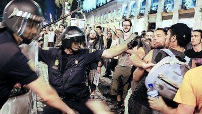 Incidentes en una masiva marcha contra la visita del Papa a Madrid