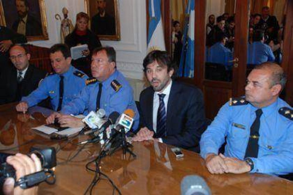 CON O SIN EL MUNICIPIO, ADVIRTI� ALVAREZ. CACHETADA PARA QUINTELA