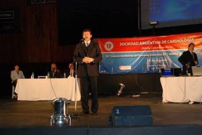 El intendente Posse inaugur� un simposio sobre cardiolog�a