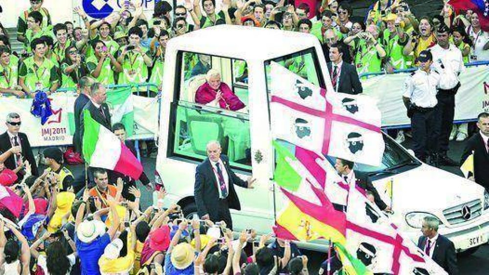 El Papa pidi� a los j�venes que se alejen del consumismo y la corrupci�n