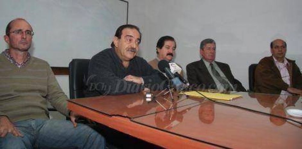 Federaci�n M�dica sostiene que Vel�zquez �miente� y �pretende confundir a la opini�n p�blica�