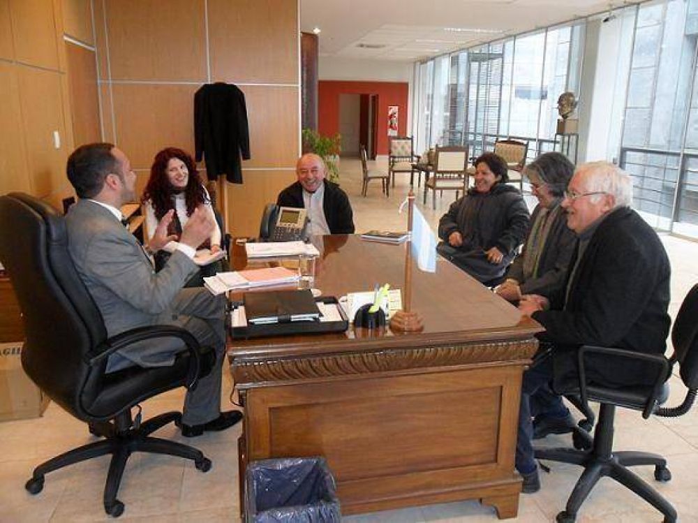 El ministro de Educaci�n, se reuni� con directivos de dos colegios de la ciudad de Villa Mercedes	