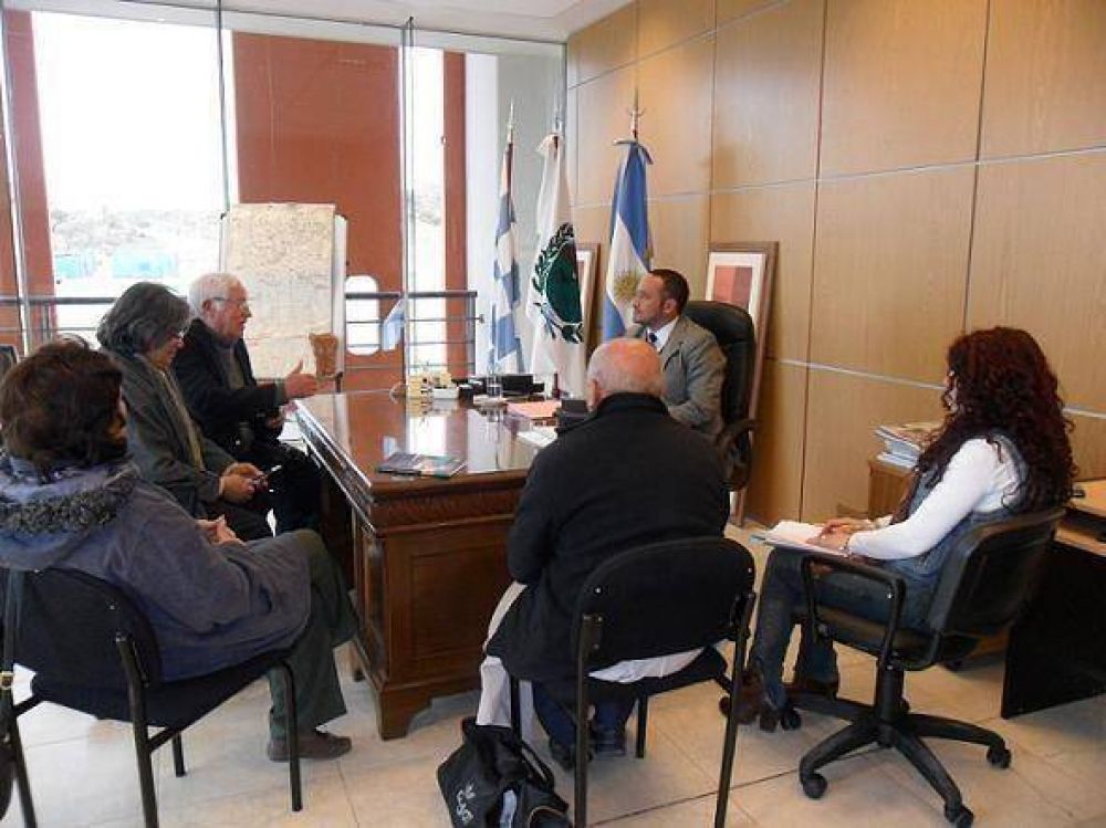 El ministro de Educaci�n, se reuni� con directivos de dos colegios de la ciudad de Villa Mercedes 