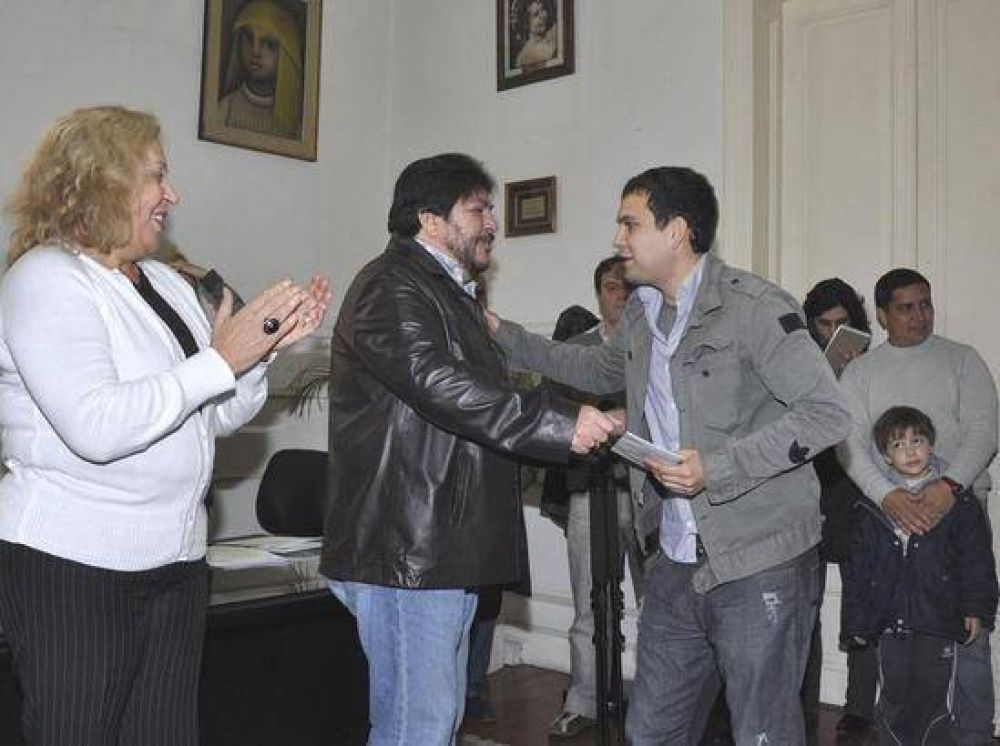El diputado Varela entreg� subsidios a vecinos e instituciones de nuestra ciudad  