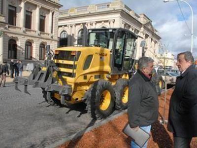 Nueva maquinaria para continuar con el Plan de Mejoramiento de caminos rurales