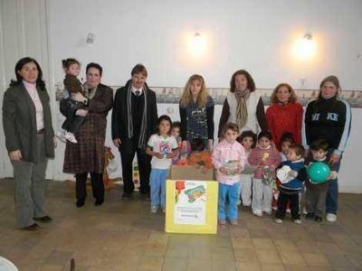 EL BANCO PROVINCIA DON� JUGUETES AL PATRONATO DE LA INFANCIA  