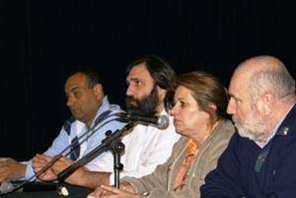 Los gremios docentes piden la reapertura de las paritarias y el gobierno descarta un aumento