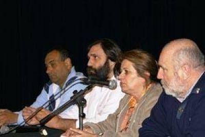 Los gremios docentes piden la reapertura de las paritarias y el gobierno descarta un aumento