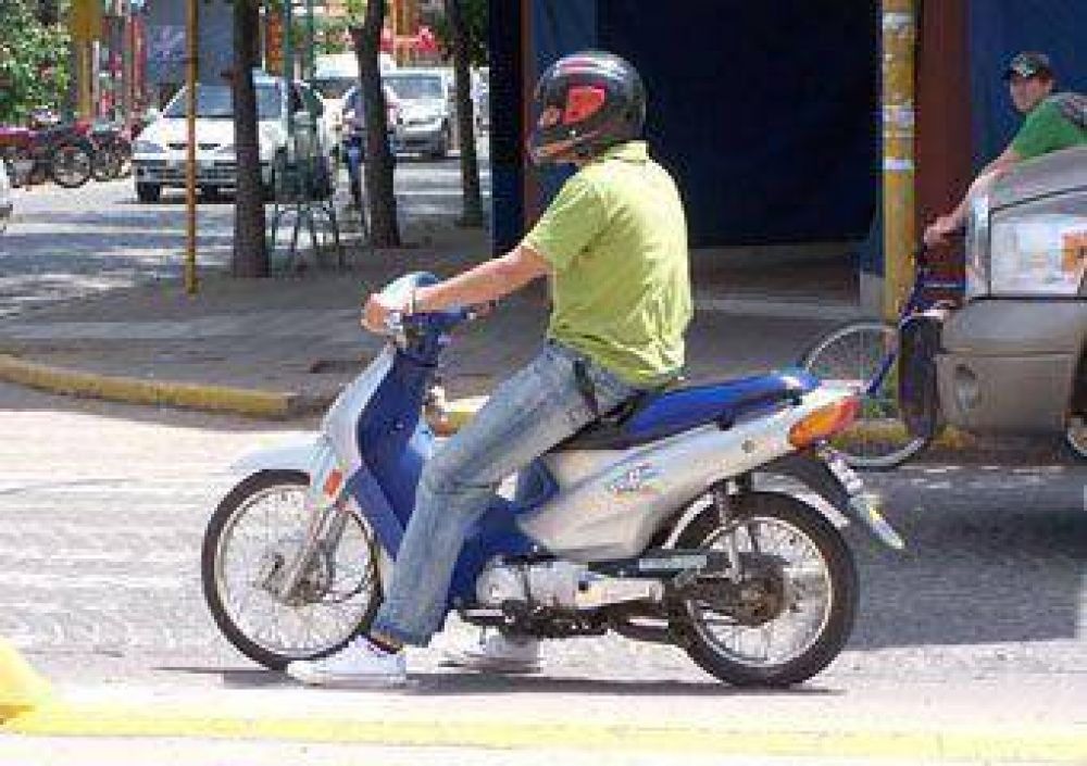 Retienen entre 7 y 15 motos diarias por falta de casco