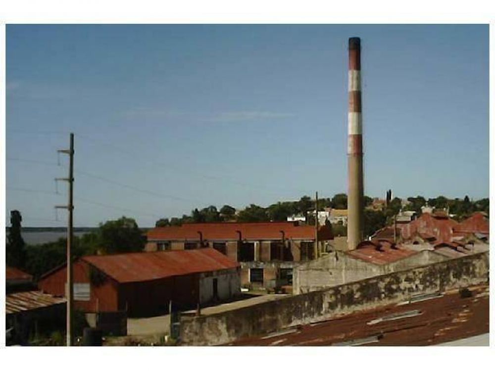 Contin�a abierto el conflicto por los despidos en el ex frigor�fico regional Santa Elena