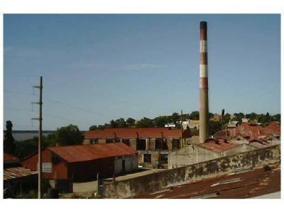 Contin�a abierto el conflicto por los despidos en el ex frigor�fico regional Santa Elena