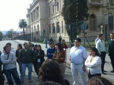 Los contratados del Ministerio de Hacienda a�n a la espera de reunirse con autoridades del Gobierno de la provincia