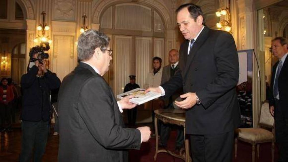 Alperovich: �La droga y el alcohol est�n haciendo estragos en los j�venes�