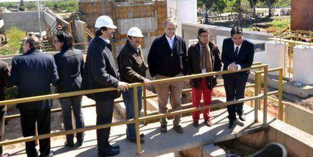 Mart�nez: "El 100% de la poblaci�n tendr� acceso al agua potable"