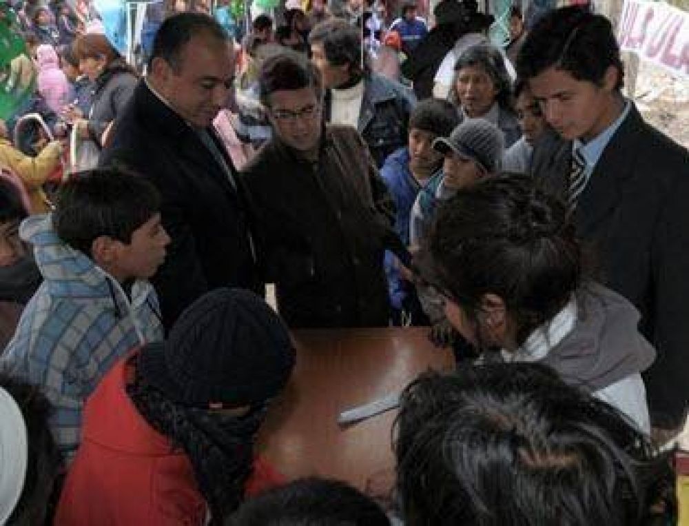 El titular del BID visito a los vecinos del B� Solidaridad