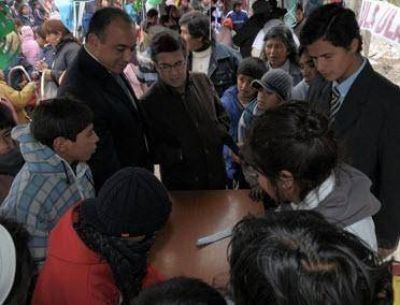 El titular del BID visito a los vecinos del B� Solidaridad