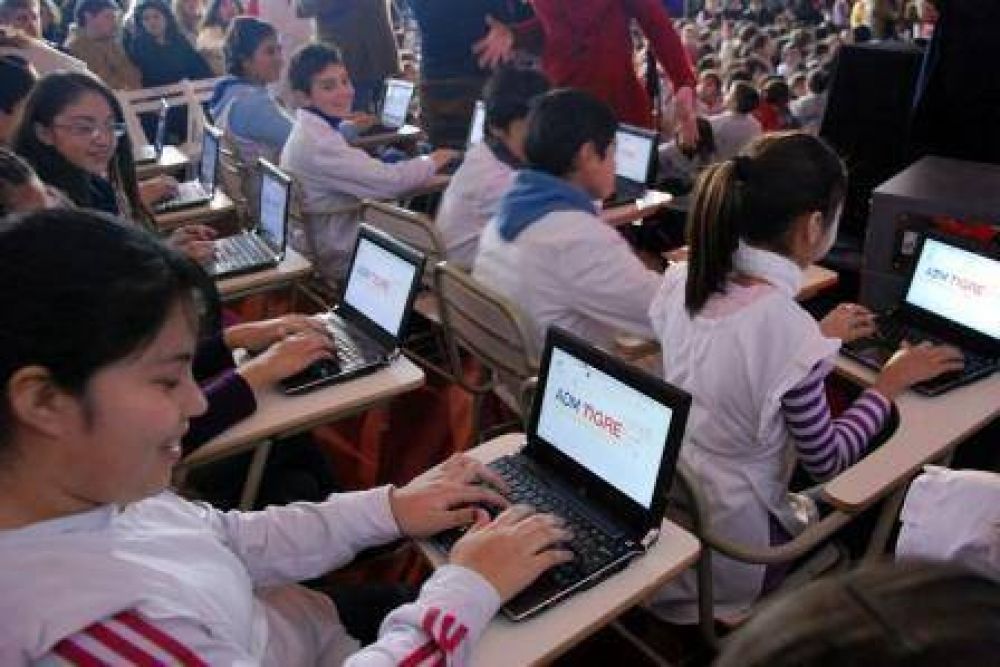 Tigre present� el Programa Aulas Digitales M�viles 