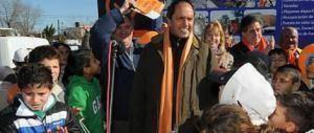 �Cre�mos, crecimos y cumplimos�, dijo Scioli al inaugurar obras en San Miguel