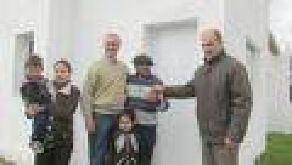 Emotivo acto de sorteo y entrega de viviendas sociales en Guanaco	 