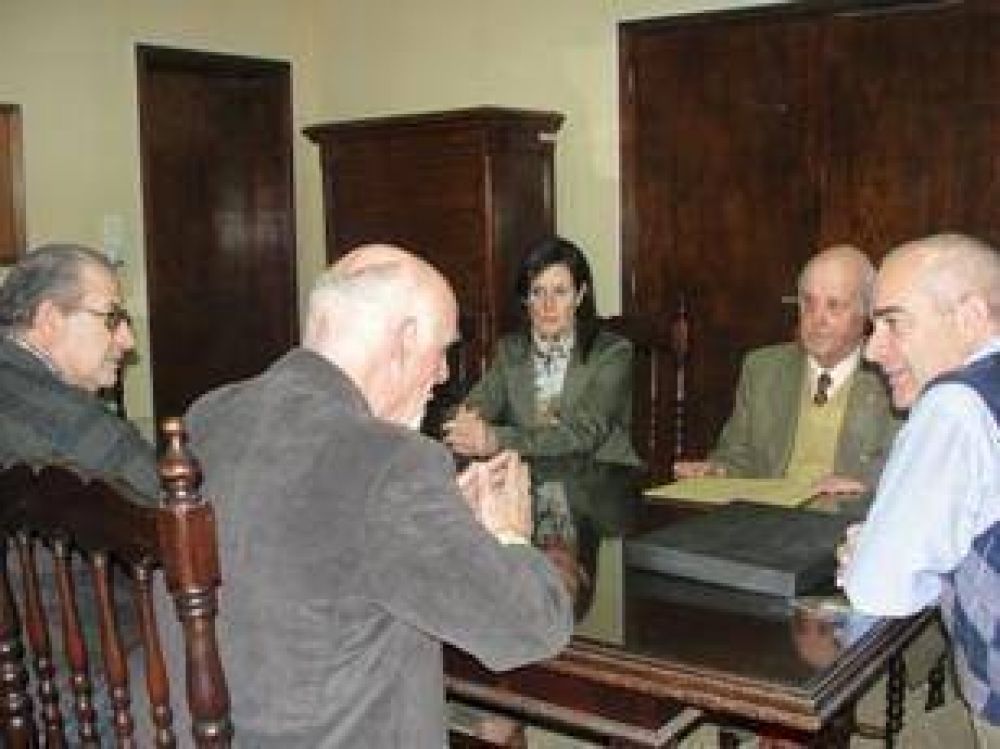 EL INTENDENTE RECIBIO AL GOBERNADOR ROTARIO 