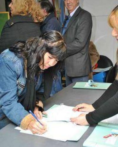 Emoci�n y alegr�a al cumplirse la entrega de 28 nuevas viviendas a familias campanenses