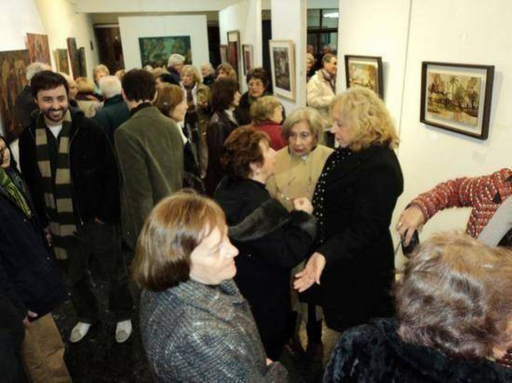 La Jefa Comunal Giroldi inaugur� la Muestra de Pinturas en el Sal�n �Ronald Nash�