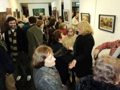 La Jefa Comunal Giroldi inaugur� la Muestra de Pinturas en el Sal�n �Ronald Nash�