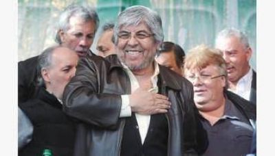 Moyano neg� su renuncia y contraataca: pidi� cargos en futuro gabinete de Cristina