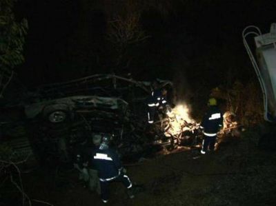 Choc� un micro y dej� once muertos y 15 heridos