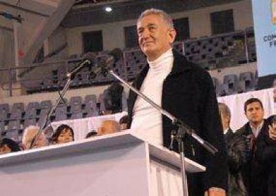 Alberto acus� a Duhalde de "espantar" el voto opositor