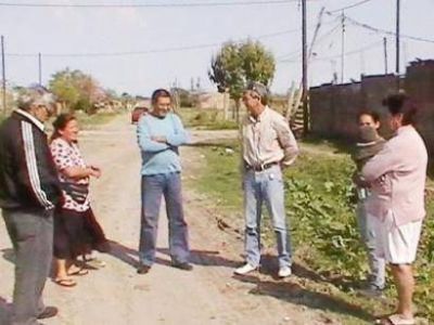 Cant�n con vecinos del barrio Los Inmigrantes
