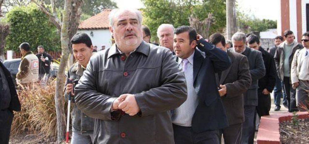 "Queremos lograr la descentralizaci�n de la educaci�n"