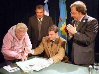 Seis mil vecinos ya tienen la escritura de su vivienda